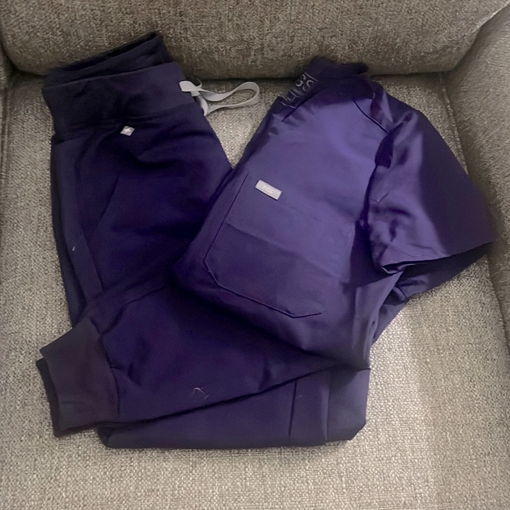 FIGS SET! Dark purple (speciality color!) size XS on both